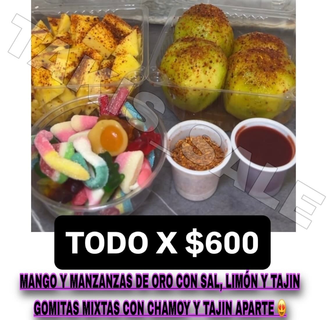 Combo de mango, manzanas de oro y gomitas con chamoy y Tajín