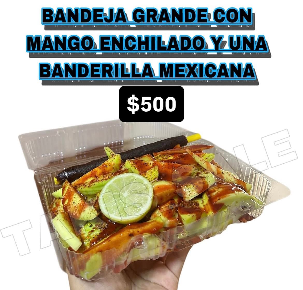 Bandeja grande de mango enchilado con banderilla mexicana